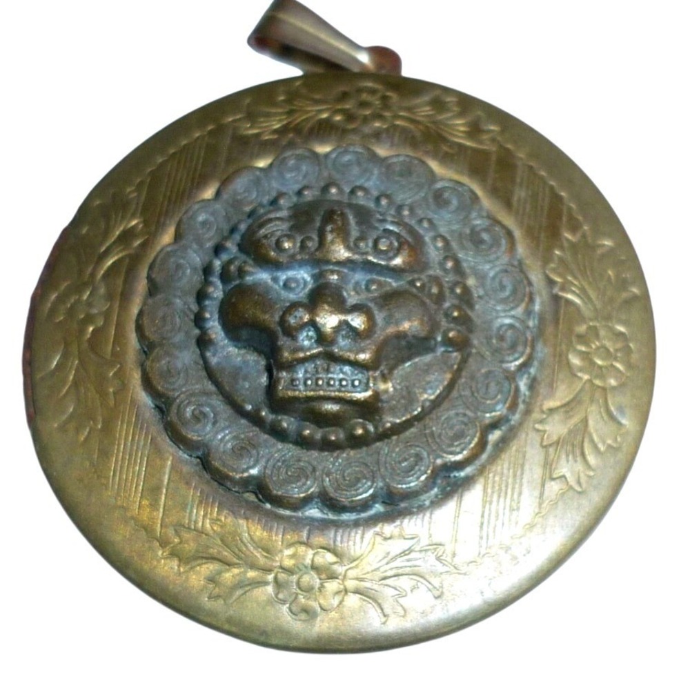 Vintage Brass Foo Dog Guardian‎ Lion Round Locket Pendant Antique Gold Tone 1.5"